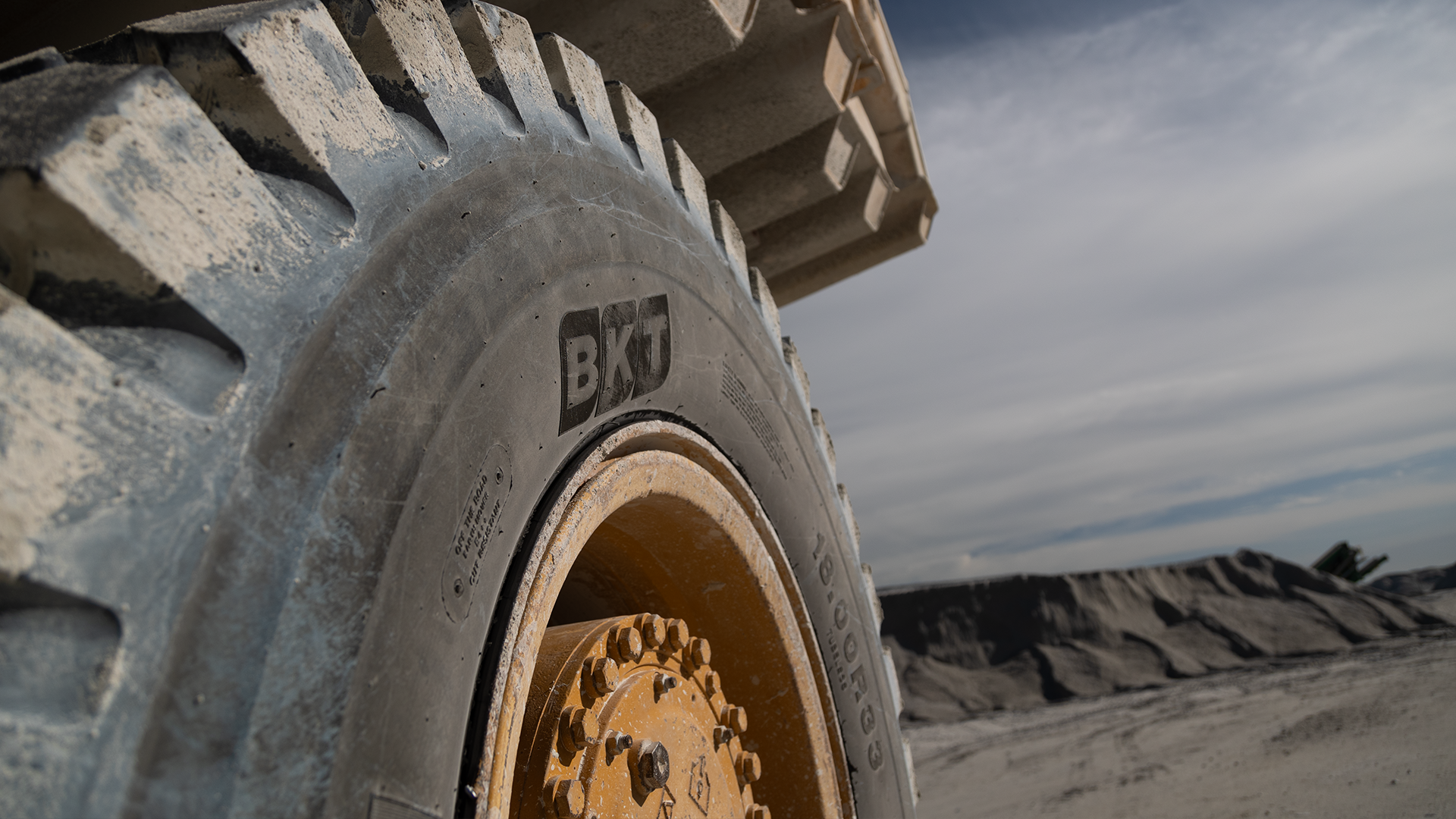 Electric Actuators vs. Traditional Hydraulic Systems on Earthmoving Machinery 4