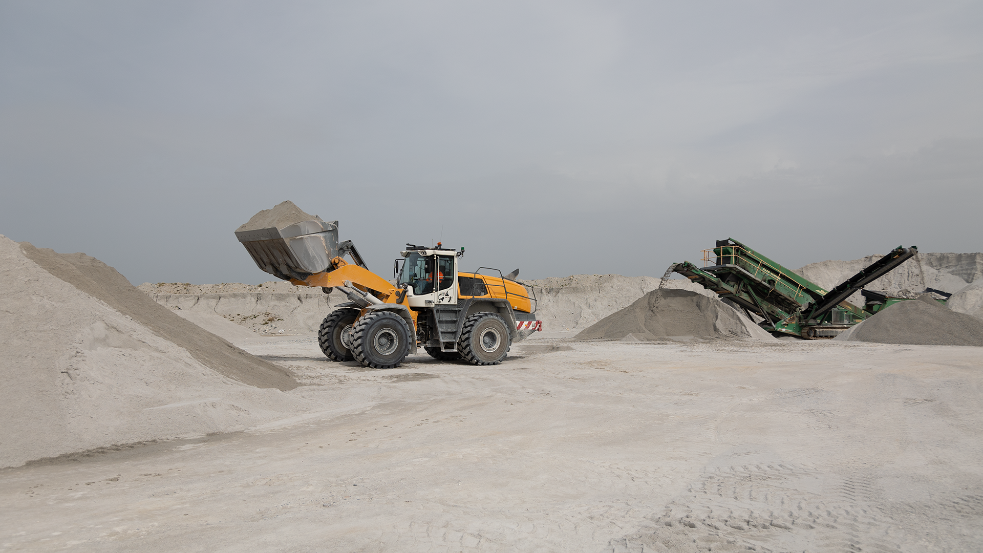 Electric Actuators vs. Traditional Hydraulic Systems on Earthmoving Machinery 5